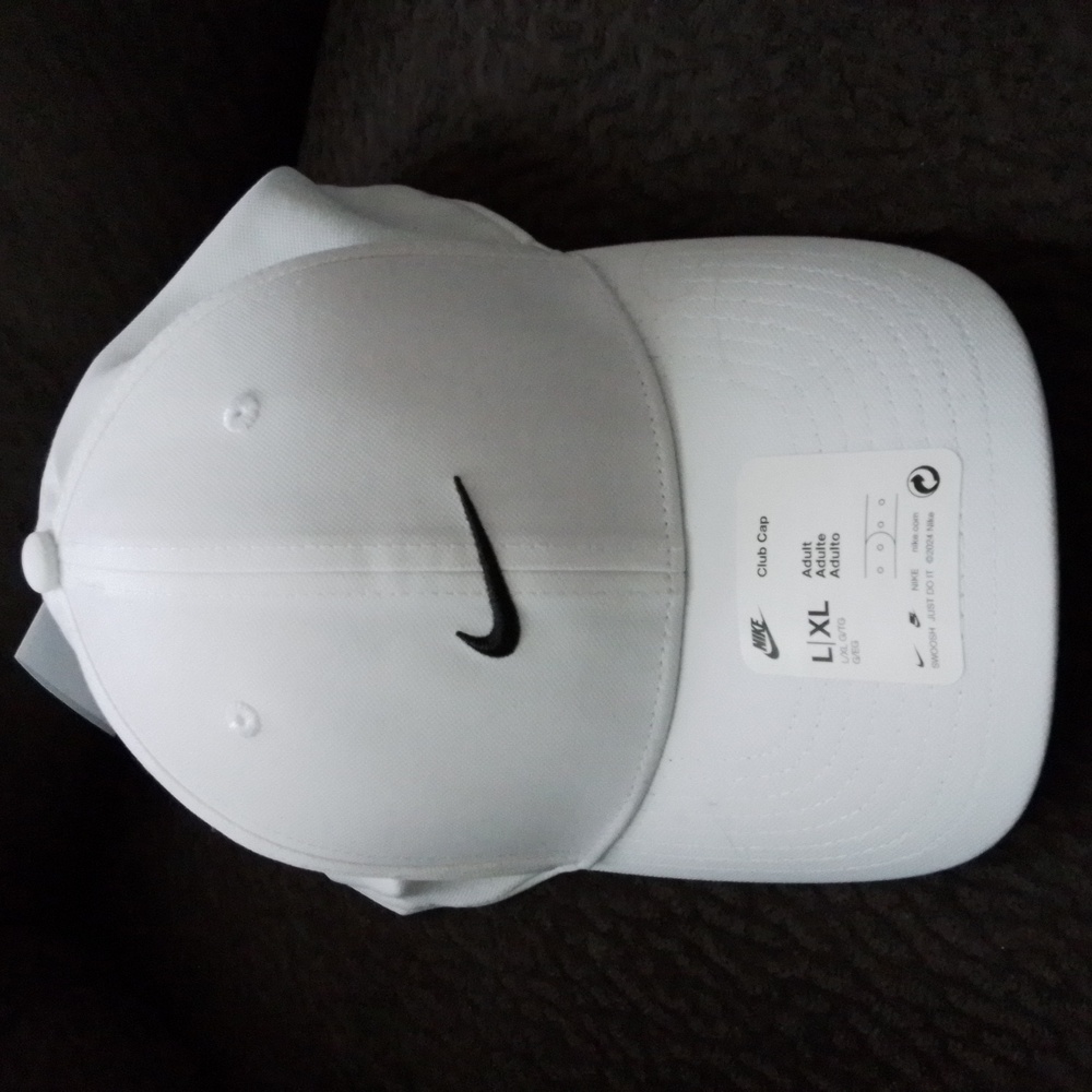 Nike Dri-Fit Club Swoosh Snapback Golf Cap Hat Size L/XL White with Blac…